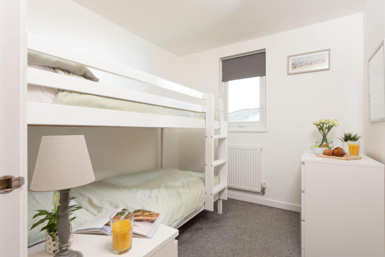 Bushwood-Beautifully Fitted Wooden Lodge Helston Cornwall Bagian luar foto