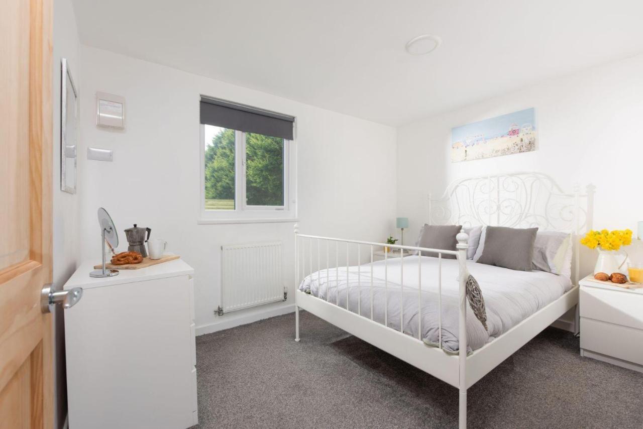 Bushwood-Beautifully Fitted Wooden Lodge Helston Cornwall Bagian luar foto