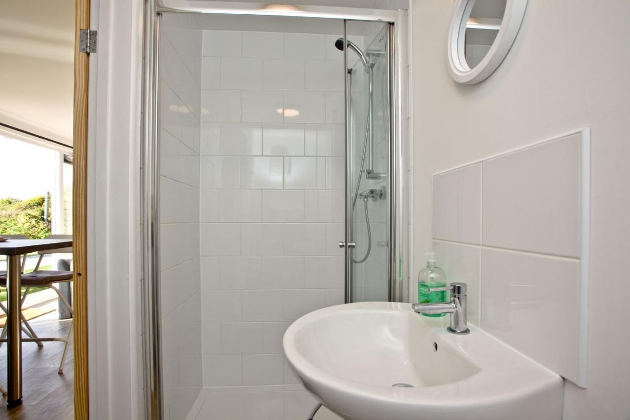 Bushwood-Beautifully Fitted Wooden Lodge Helston Cornwall Bagian luar foto